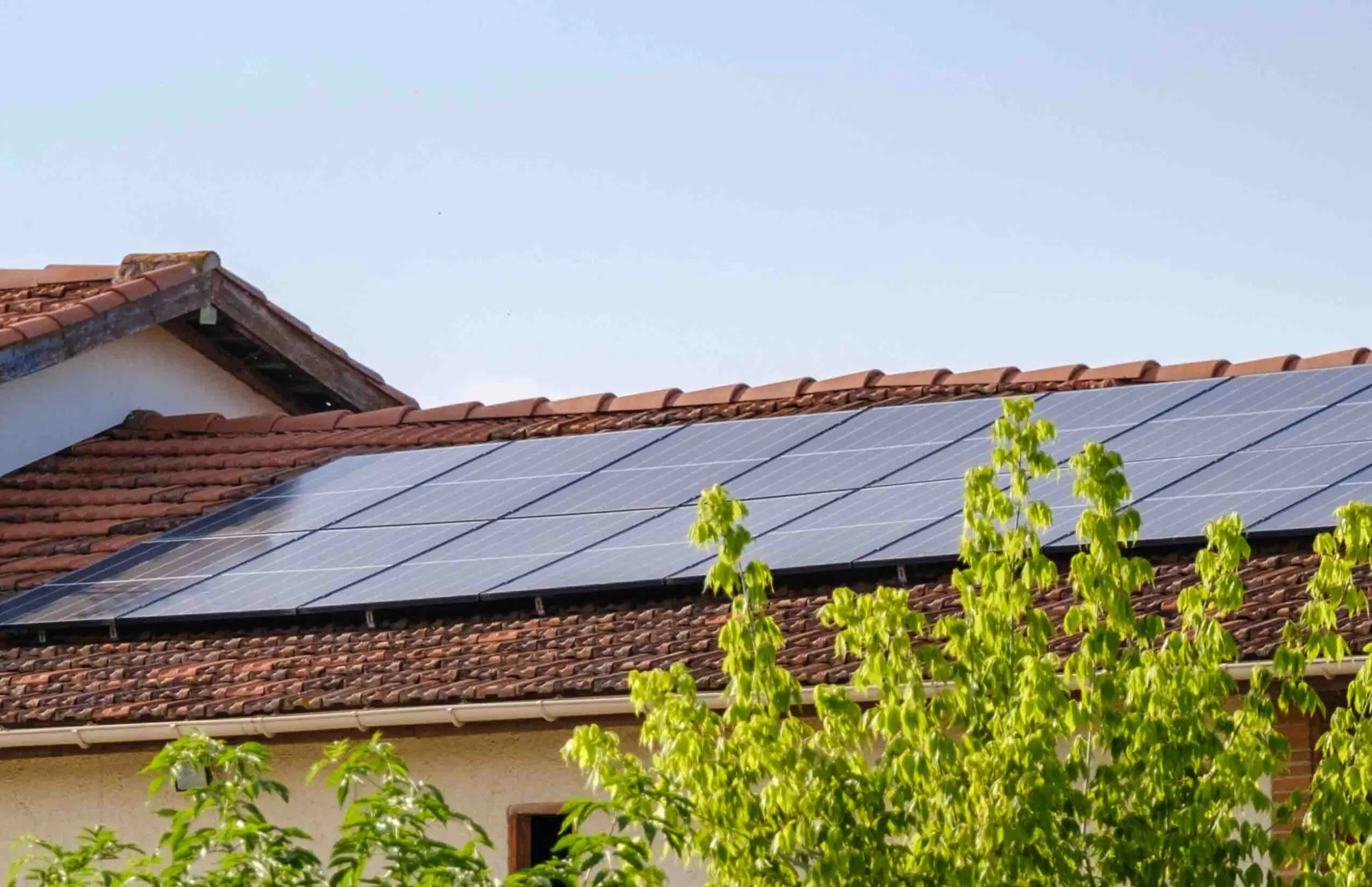 d&eacute;couvrez nos avis d&eacute;taill&eacute;s sur les panneaux solaires : avantages, inconv&eacute;nients, performances et conseils pour bien choisir votre installation solaire. informez-vous pour optimiser votre consommation d'&eacute;nergie et r&eacute;duire vos factures.