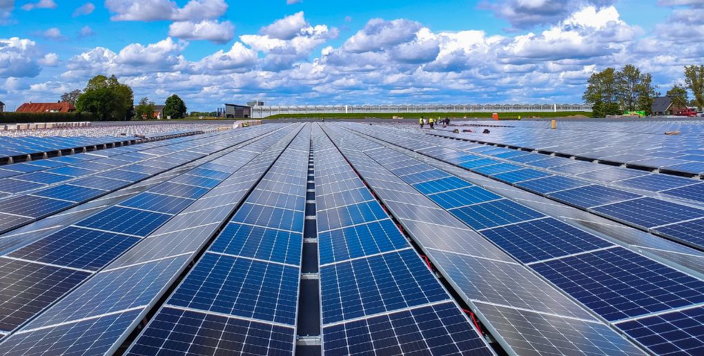 explorez les enjeux et les perspectives du d&eacute;bat sur les panneaux solaires. d&eacute;couvrez les avantages, les inconv&eacute;nients et les implications environnementales de cette source d'&eacute;nergie renouvelable. joignez-vous &agrave; la discussion pour un avenir durable.