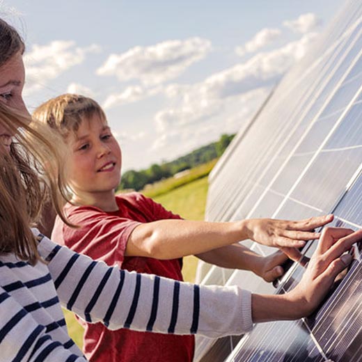 d&eacute;couvrez les derniers &eacute;v&eacute;nements photovolta&iuml;ques : conf&eacute;rences, salons et ateliers d&eacute;di&eacute;s aux innovations et tendances du secteur de l'&eacute;nergie solaire. restez inform&eacute; des avanc&eacute;es technologiques et des opportunit&eacute;s de r&eacute;seautage dans un domaine en pleine expansion.