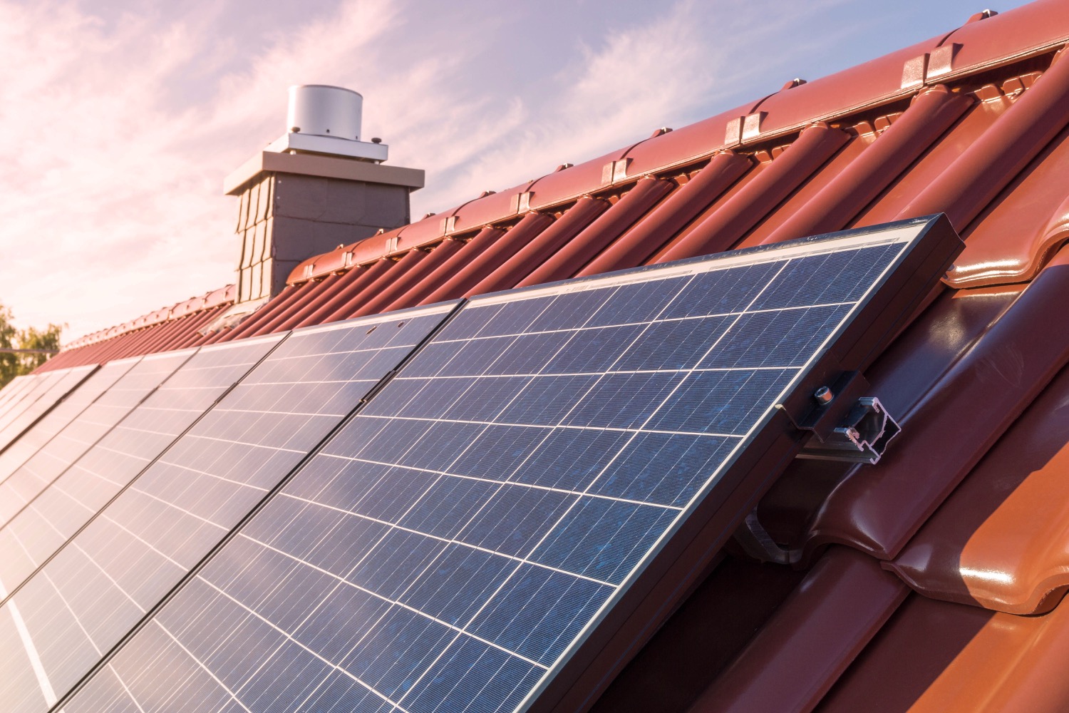 d&eacute;couvrez notre guide complet sur les panneaux photovolta&iuml;ques : tout ce que vous devez savoir sur leur fonctionnement, leur installation, les avantages environnementaux et &eacute;conomiques, ainsi que des conseils pratiques pour choisir le meilleur syst&egrave;me adapt&eacute; &agrave; vos besoins.