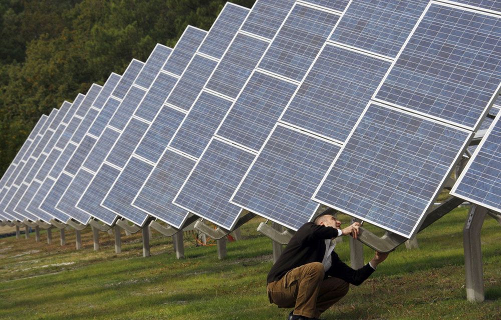 d&eacute;couvrez comment les influenceurs photovolta&iuml;ques transforment le paysage de l'&eacute;nergie solaire, en partageant des conseils, des exp&eacute;riences et des innovations pour promouvoir les solutions durables. suivez les tendances et inspirez-vous pour adopter des pratiques &eacute;coresponsables gr&acirc;ce &agrave; leurs recommandations.
