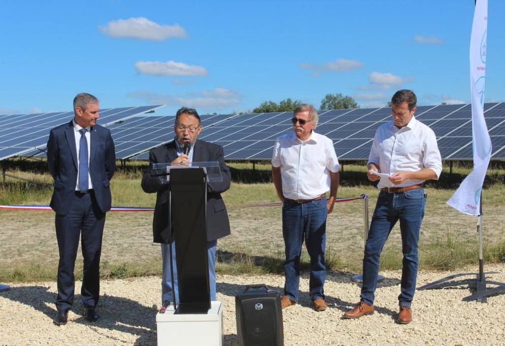 d&eacute;couvrez comment les influenceurs du secteur photovolta&iuml;que transforment notre compr&eacute;hension des &eacute;nergies renouvelables. suivez leurs conseils, astuces et partages d'exp&eacute;riences pour optimiser votre installation solaire et contribuer &agrave; un avenir durable.