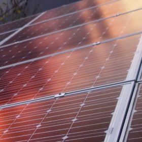 d&eacute;couvrez les derni&egrave;res innovations photovolta&iuml;ques qui transforment l'&eacute;nergie solaire en solutions durables et performantes. explorez les technologies de pointe, les applications r&eacute;volutionnaires et l'avenir de l'&eacute;nergie renouvelable.