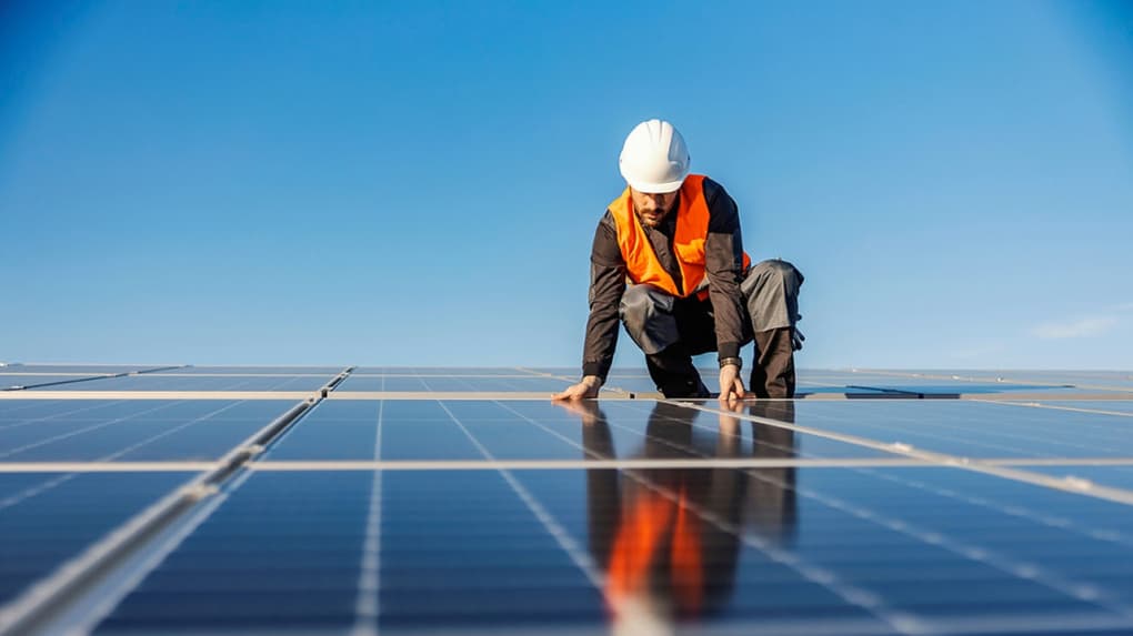 d&eacute;couvrez comment investir dans l'&eacute;nergie photovolta&iuml;que peut &ecirc;tre une opportunit&eacute; rentable et durable. apprenez les avantages de l'&eacute;nergie solaire, les &eacute;tapes pour d&eacute;marrer votre projet et les aides financi&egrave;res disponibles pour maximiser votre investissement.