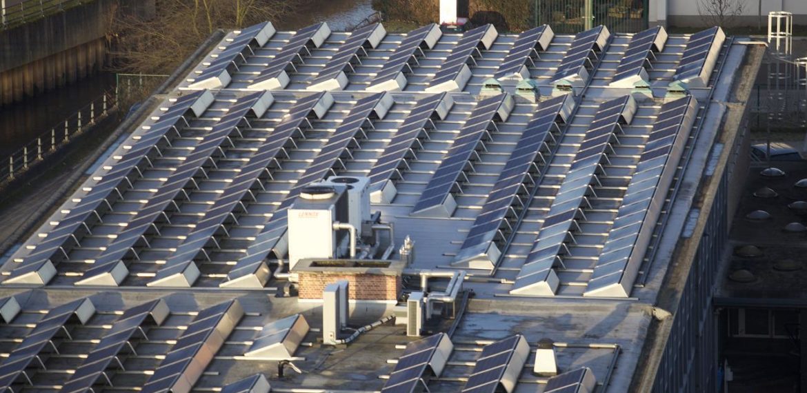 d&eacute;couvrez comment investir dans le photovolta&iuml;que pour profiter d'une &eacute;nergie renouvelable, r&eacute;aliser des &eacute;conomies substantielles sur vos factures d'&eacute;lectricit&eacute; et contribuer &agrave; la protection de l'environnement. explorez les diff&eacute;rentes options d'investissement et les avantages d'une transition vers l'&eacute;nergie solaire.