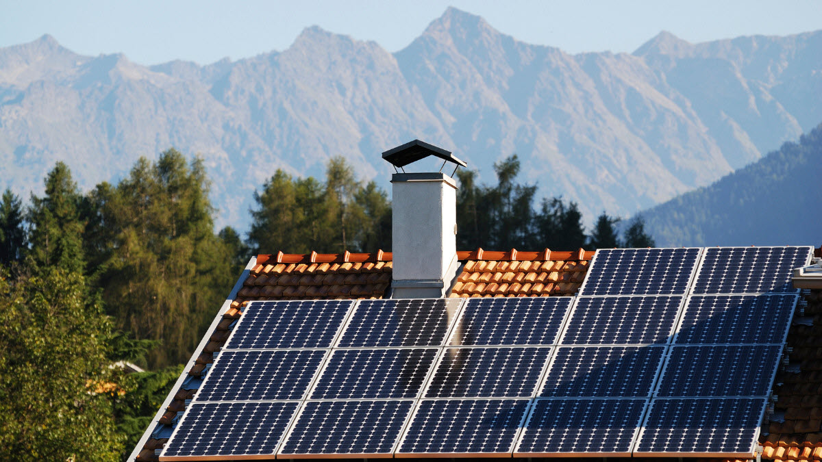 d&eacute;couvrez la v&eacute;rit&eacute; derri&egrave;re les mythes sur les panneaux photovolta&iuml;ques. d&eacute;m&ecirc;lez le vrai du faux et apprenez comment l'&eacute;nergie solaire peut transformer votre quotidien tout en &eacute;tant b&eacute;n&eacute;fique pour l'environnement.