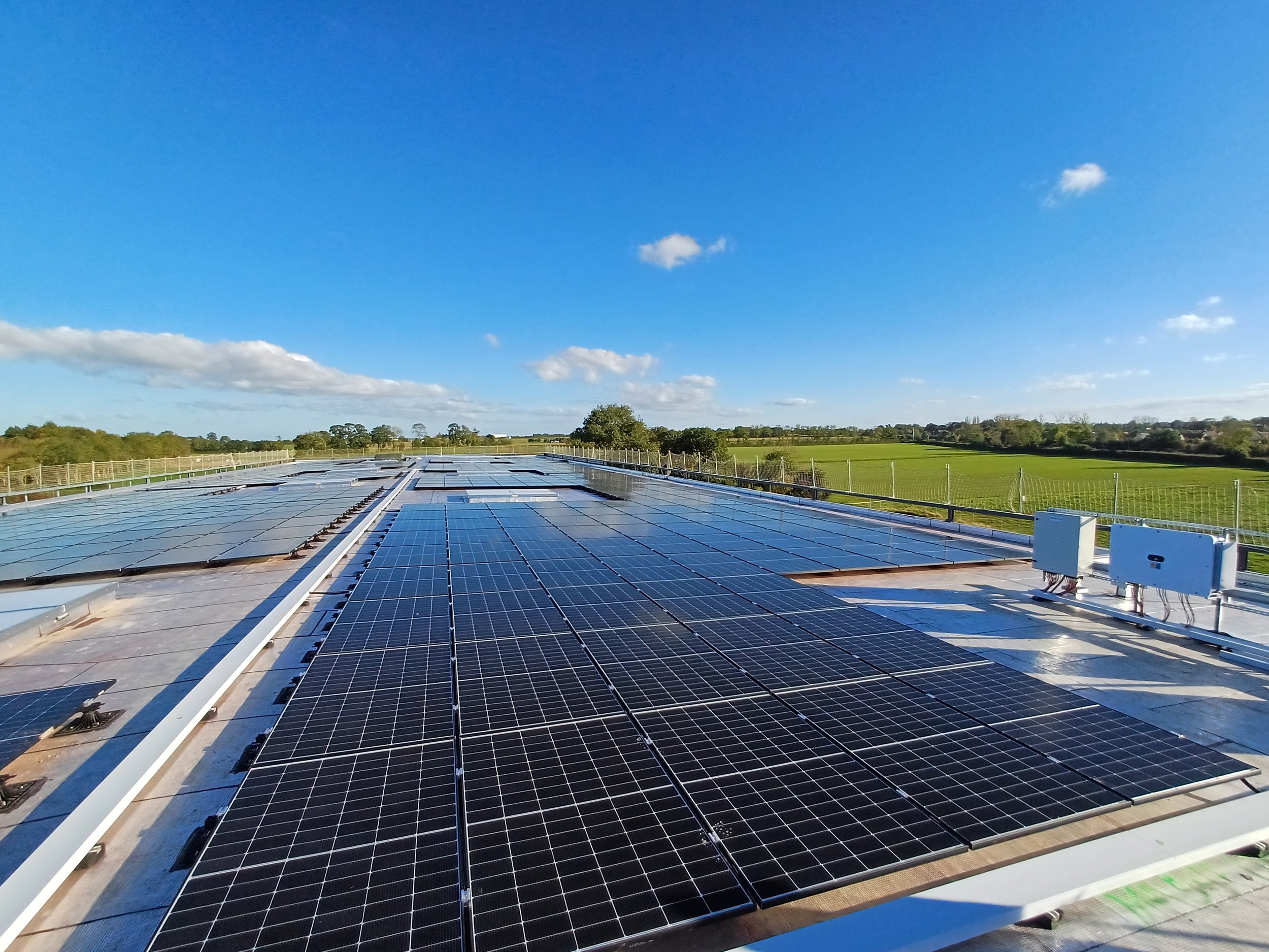 d&eacute;couvrez les tendances et innovations du photovolta&iuml;que en 2025, une ann&eacute;e cl&eacute; pour l'&eacute;nergie solaire. explorez les nouvelles technologies, les projets &eacute;coresponsables et les opportunit&eacute;s d'investissement dans cette source d'&eacute;nergie renouvelable incontournable.