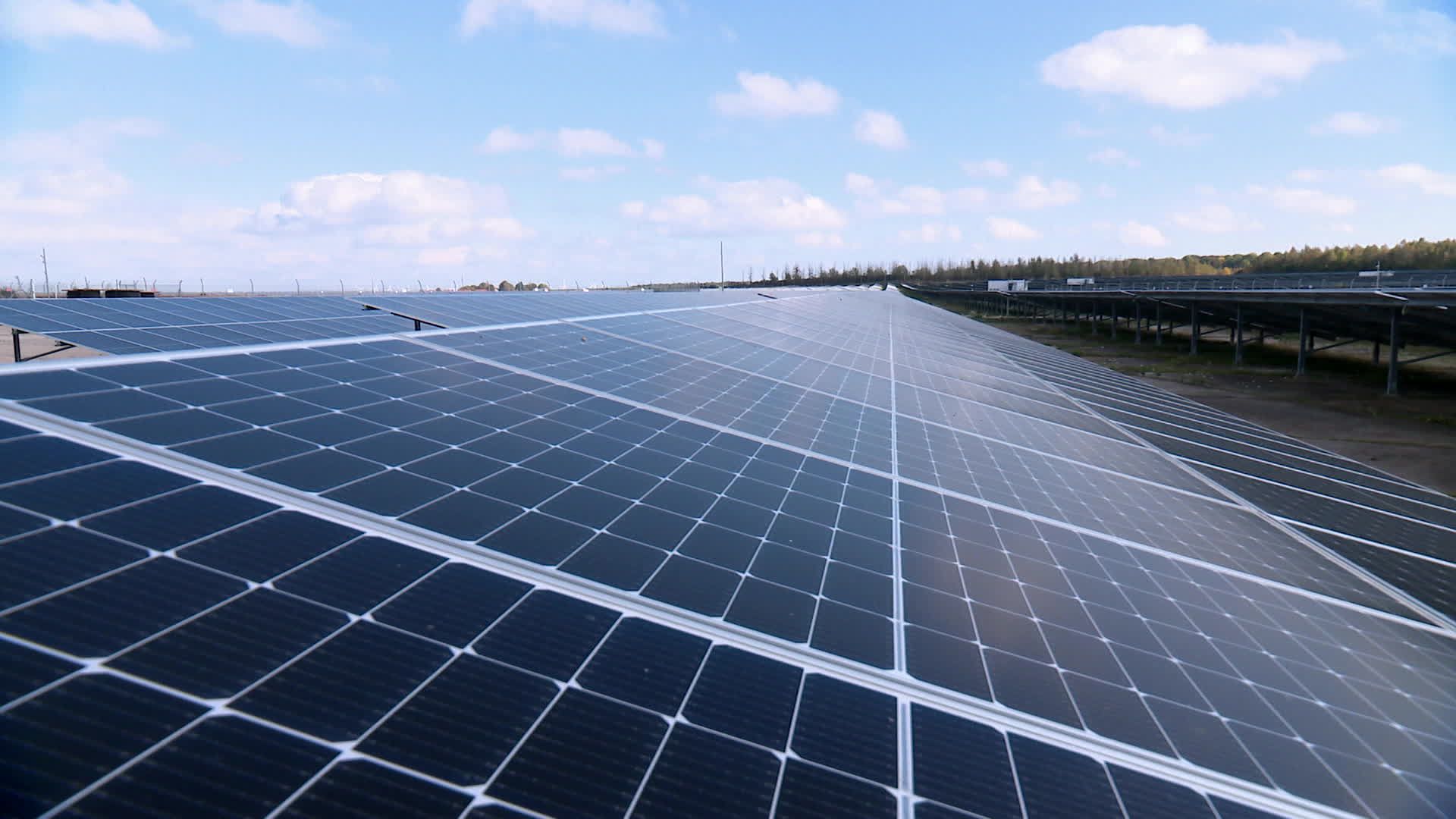 d&eacute;couvrez les tendances et innovations du march&eacute; photovolta&iuml;que en 2025. informez-vous sur les nouvelles technologies, les politiques &eacute;nerg&eacute;tiques et les opportunit&eacute;s d'investissement dans l'&eacute;nergie solaire.