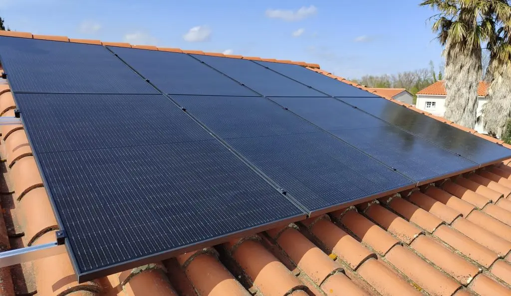 d&eacute;couvrez les tendances et innovations du secteur photovolta&iuml;que en 2025. explorez comment l'&eacute;nergie solaire transforme notre avenir durable et les solutions disponibles pour optimiser votre investissement &eacute;nerg&eacute;tique.