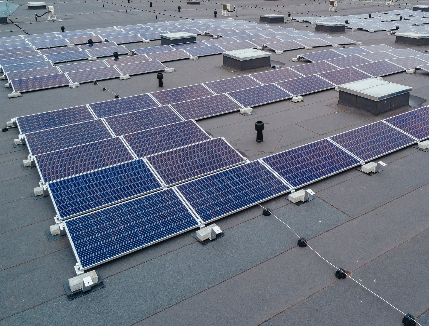 d&eacute;couvrez les solutions aux probl&egrave;mes techniques li&eacute;s aux syst&egrave;mes photovolta&iuml;ques. optimisez le rendement de vos panneaux solaires et apprenez &agrave; identifier et r&eacute;soudre les pannes courantes.