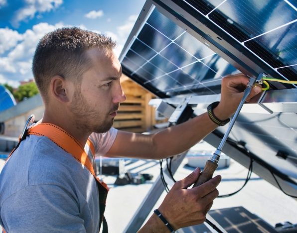 d&eacute;couvrez comment surveiller le rendement de vos panneaux solaires pour maximiser leur efficacit&eacute;. obtenez des conseils pratiques et des outils pour optimiser votre production d'&eacute;nergie et garantir un investissement rentable sur le long terme.