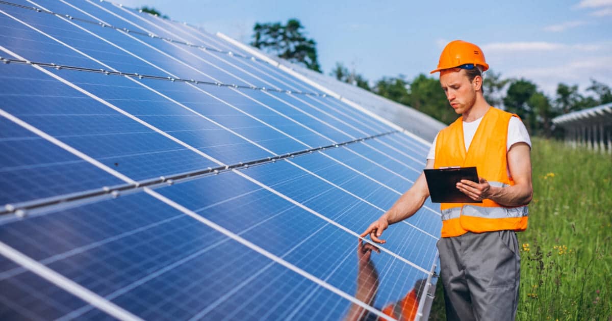 d&eacute;couvrez les diff&eacute;rentes tailles de panneaux photovolta&iuml;ques et comment choisir celle qui convient le mieux &agrave; vos besoins &eacute;nerg&eacute;tiques. optimisez votre installation solaire avec nos conseils pratiques et am&eacute;liorez votre efficacit&eacute; &eacute;nerg&eacute;tique.