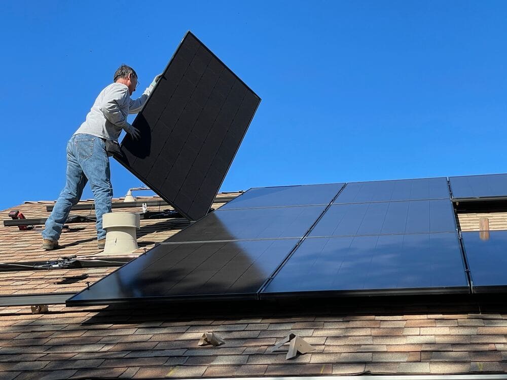 d&eacute;couvrez comment installer des panneaux solaires efficacement pour r&eacute;duire vos factures d'&eacute;lectricit&eacute; et renforcer votre engagement pour l'environnement. suivez nos conseils pratiques et optimisez votre production d'&eacute;nergie renouvelable d&egrave;s aujourd'hui.