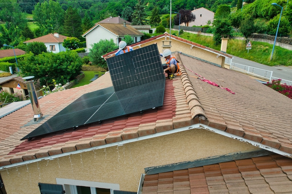d&eacute;couvrez l'importance du recyclage des panneaux photovolta&iuml;ques pour un avenir durable. apprenez comment transformer les d&eacute;chets solaires en ressources pr&eacute;cieuses, r&eacute;duire l'impact environnemental et participer &agrave; la transition &eacute;nerg&eacute;tique.