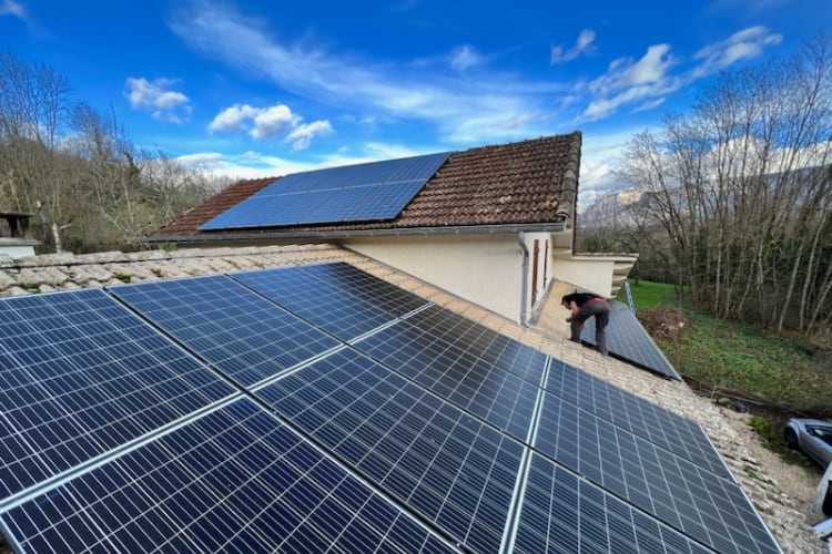 d&eacute;couvrez nos solutions photovolta&iuml;ques innovantes pour produire votre propre &eacute;nergie solaire. profitez d'un &eacute;clairage durable et d'&eacute;conomies sur vos factures d'&eacute;lectricit&eacute; tout en contribuant &agrave; la protection de l'environnement.