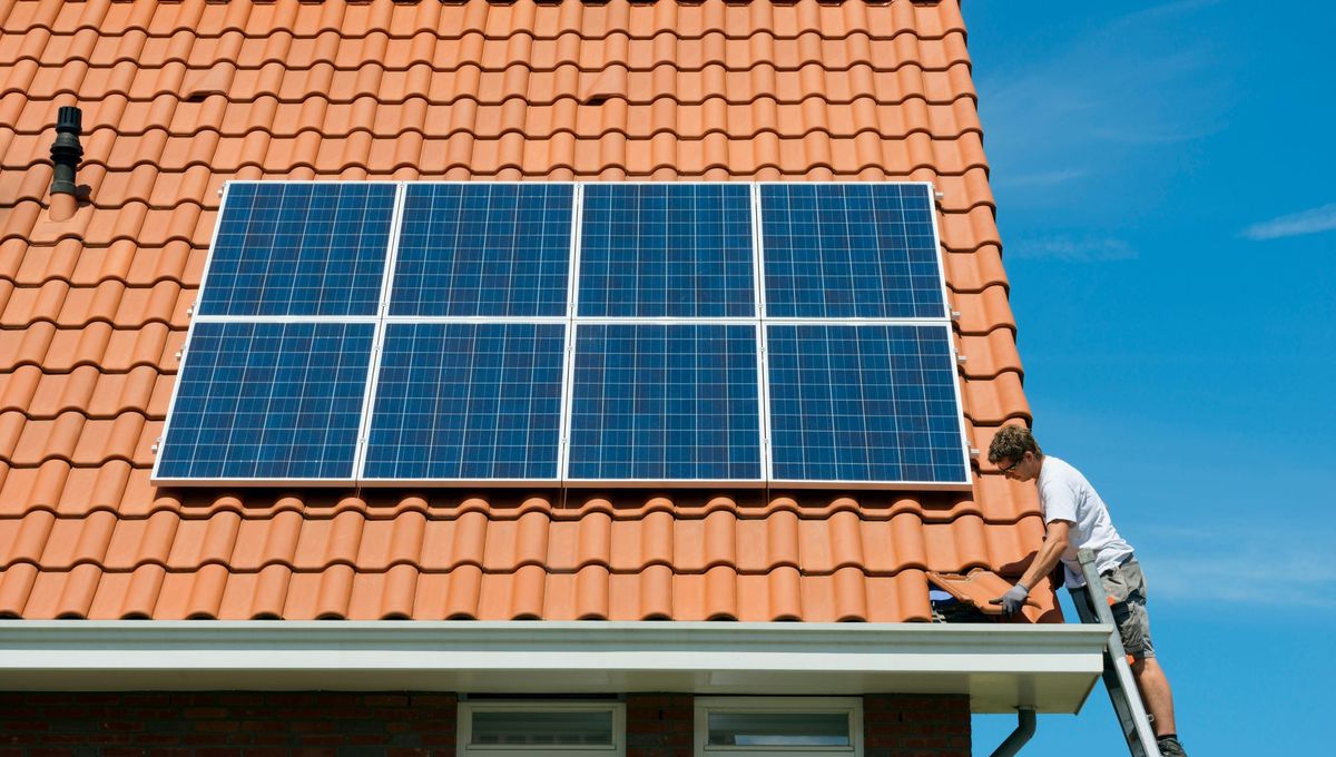 d&eacute;couvrez les arnaques li&eacute;es aux panneaux solaires et apprenez &agrave; les &eacute;viter. cette guide vous informe sur les pratiques douteuses et vous aide &agrave; faire des choix &eacute;clair&eacute;s pour votre installation solaire.