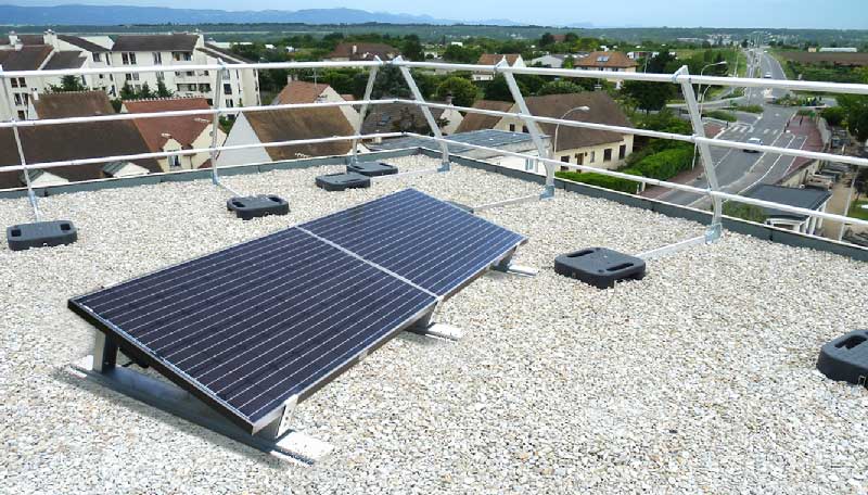 d&eacute;couvrez les avantages des panneaux solaires pour les toits en pente. optimisez votre consommation d'&eacute;nergie et r&eacute;duisez votre empreinte carbone gr&acirc;ce &agrave; des solutions photovolta&iuml;ques adapt&eacute;es &agrave; votre habitat. profitez d'une installation efficace et esth&eacute;tique pour un avenir plus durable.