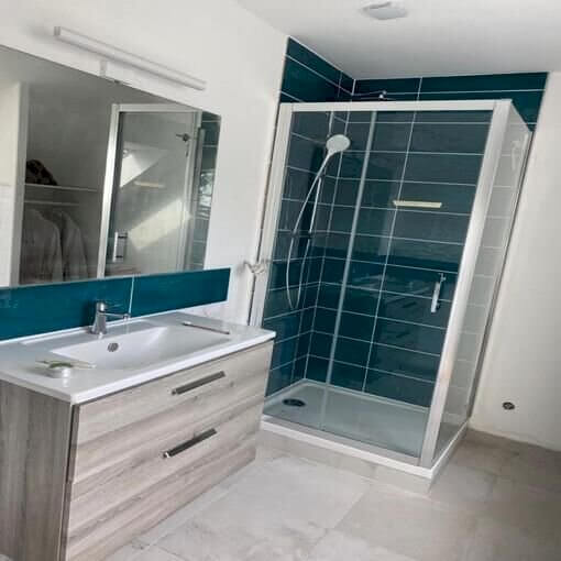 d&eacute;couvrez pourquoi faire appel &agrave; une entreprise de r&eacute;novation int&eacute;rieure est essentiel pour transformer votre habitat avec expertise, qualit&eacute; et efficacit&eacute;.
