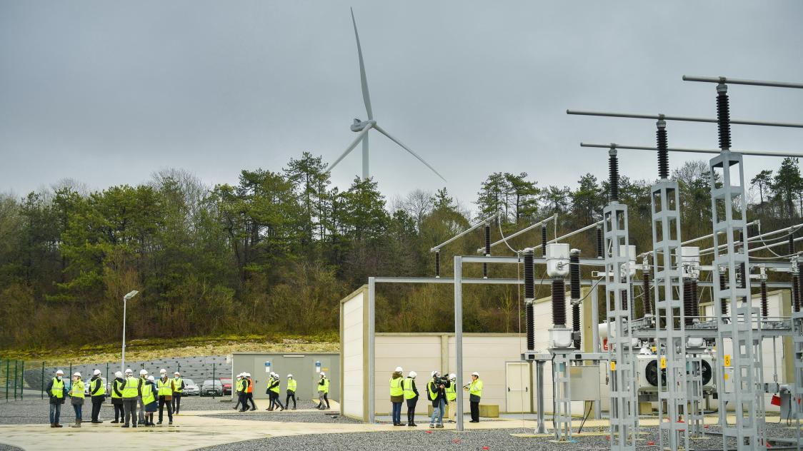 participez au forum enedis : un espace d&eacute;di&eacute; &agrave; l'union des grands producteurs d'&eacute;nergies renouvelables pour discuter des innovations et des collaborations durables.